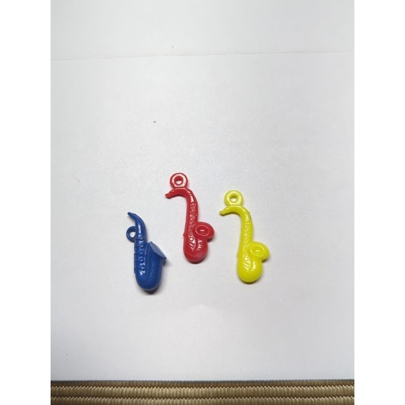 3 Vintage Cracker Jack Gumball Prize Charm Toy Premium Plastic Saxophone - Picture 1 of 4